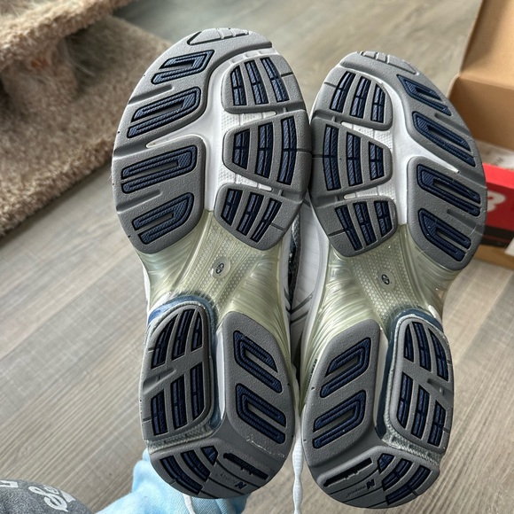 New Balance Walking Shoes - Picture 3 of 5